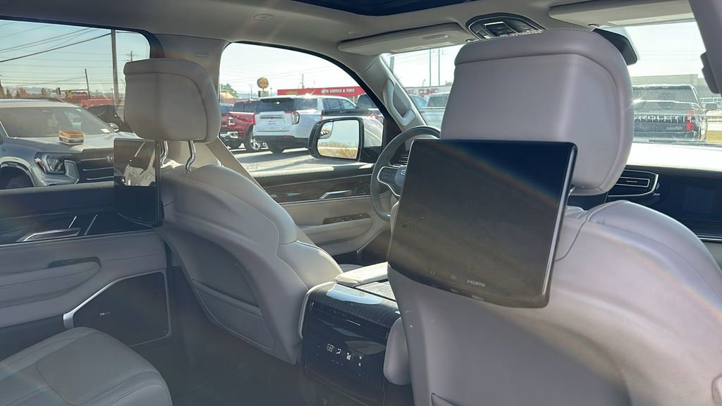 Used 2022 Jeep Wagoneer Series III w/ Premium Group I image 14