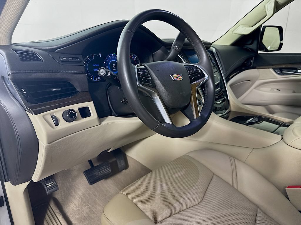 Used 2018 Cadillac Escalade Luxury RWD image 10