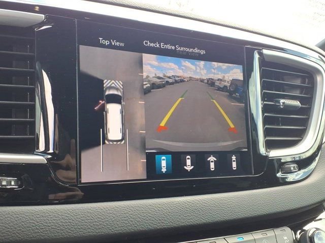Used 2020 Chrysler Pacifica Touring-L w/ Advanced Safetytec Group AWD/4WD image 9