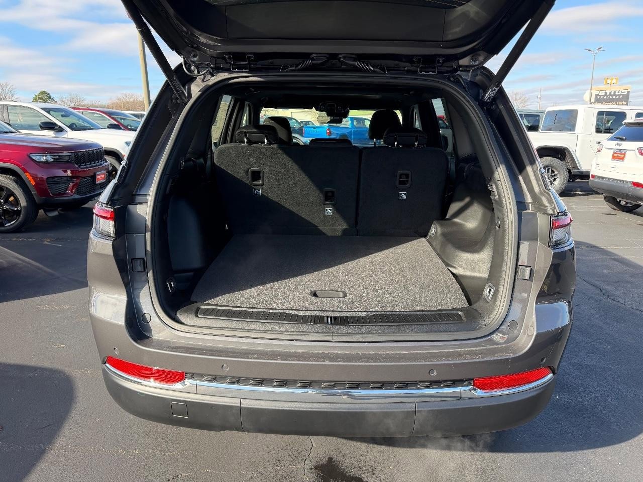 New 2025 Jeep Grand Cherokee Laredo X w/ Luxury Tech Group I image 5