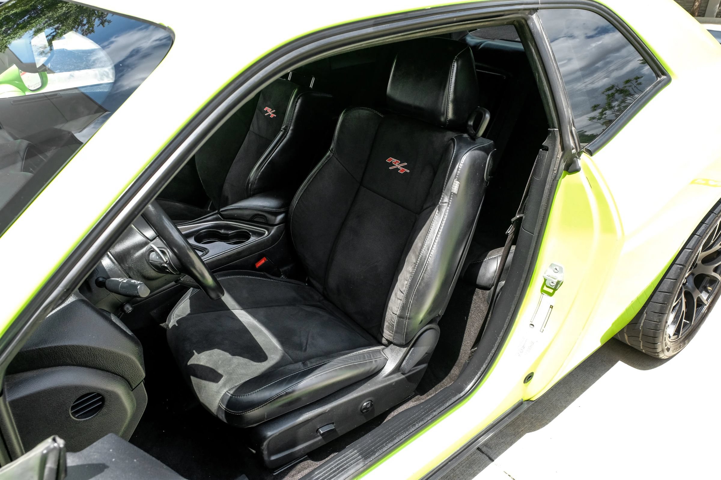 Used 2015 Dodge Challenger R/T Scat Pack w/ Scat Pack Appearance Package RWD image 28