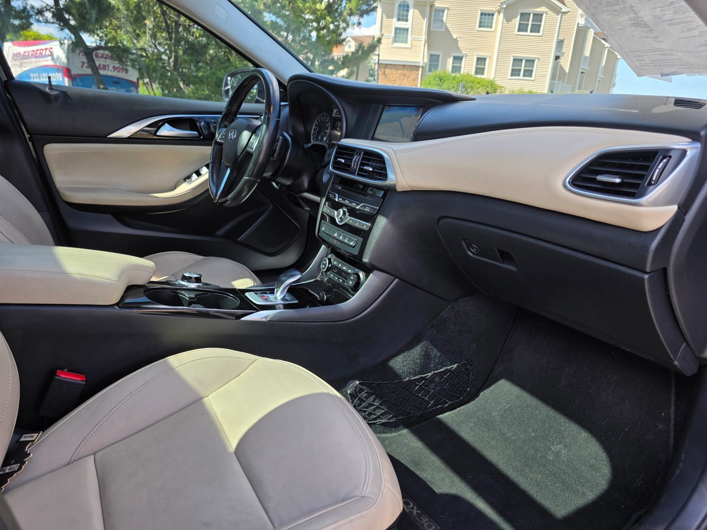 Used 2018 INFINITI QX30 AWD image 15