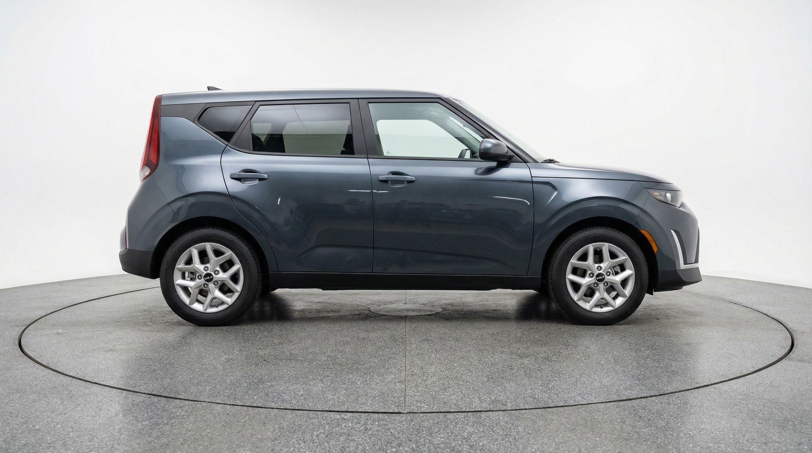 Used 2025 Kia Soul LX w/ LX Technology Package FWD image 11