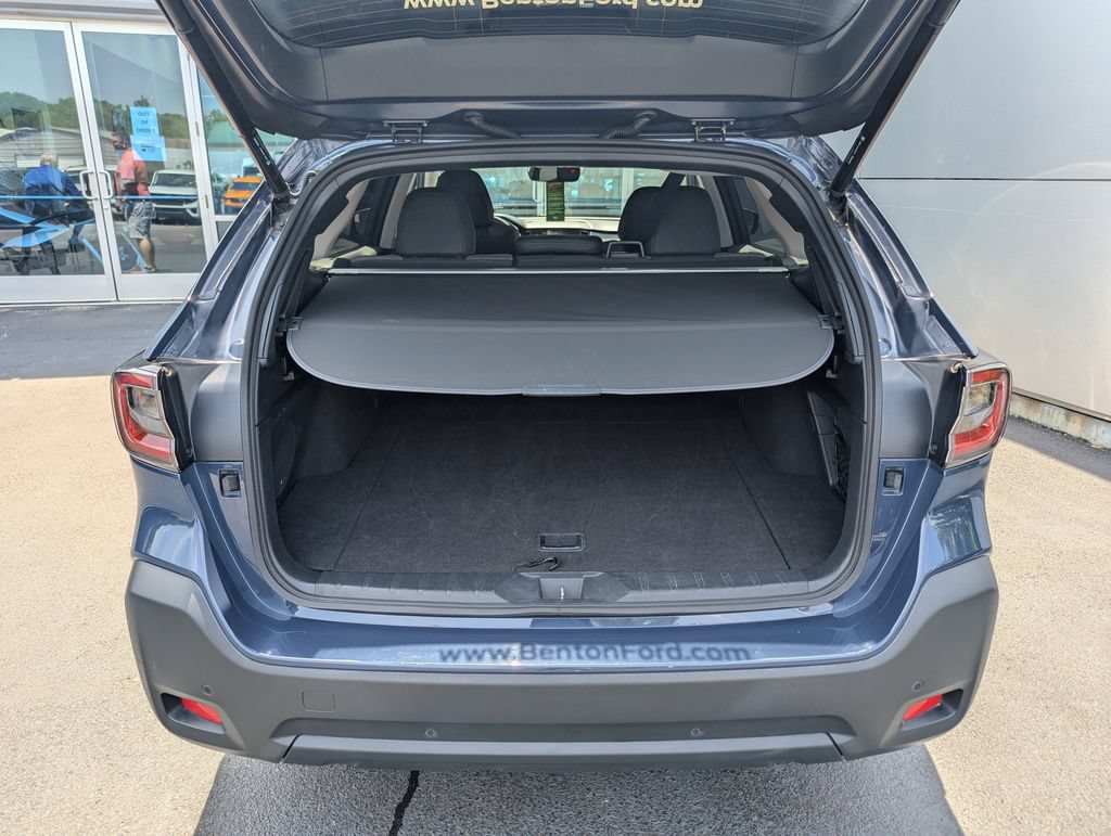 Used 2025 Subaru Outback Onyx Edition AWD/4WD image 46