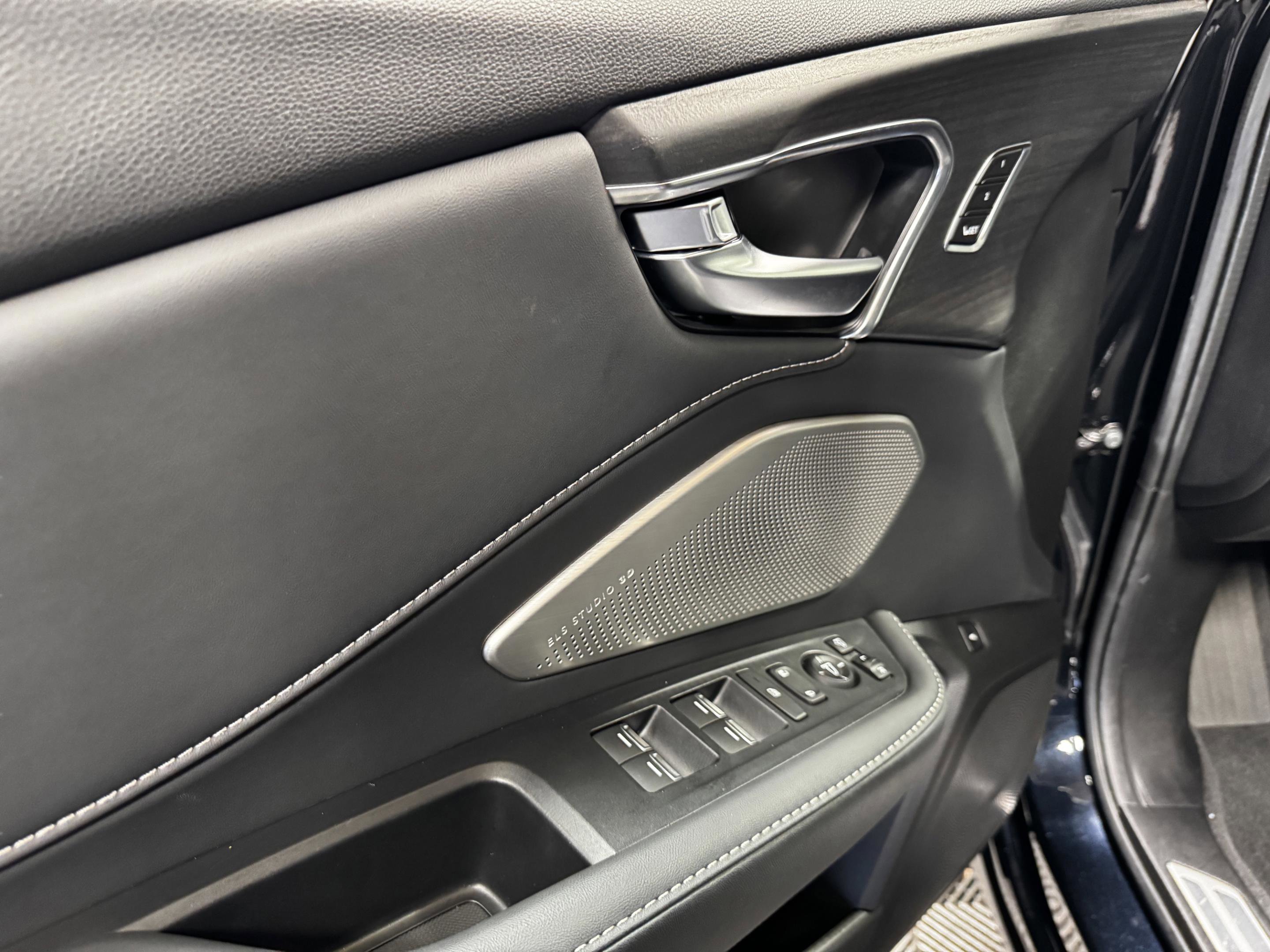 Certified 2025 Acura RDX SH-AWD w/ Advance Package image 33