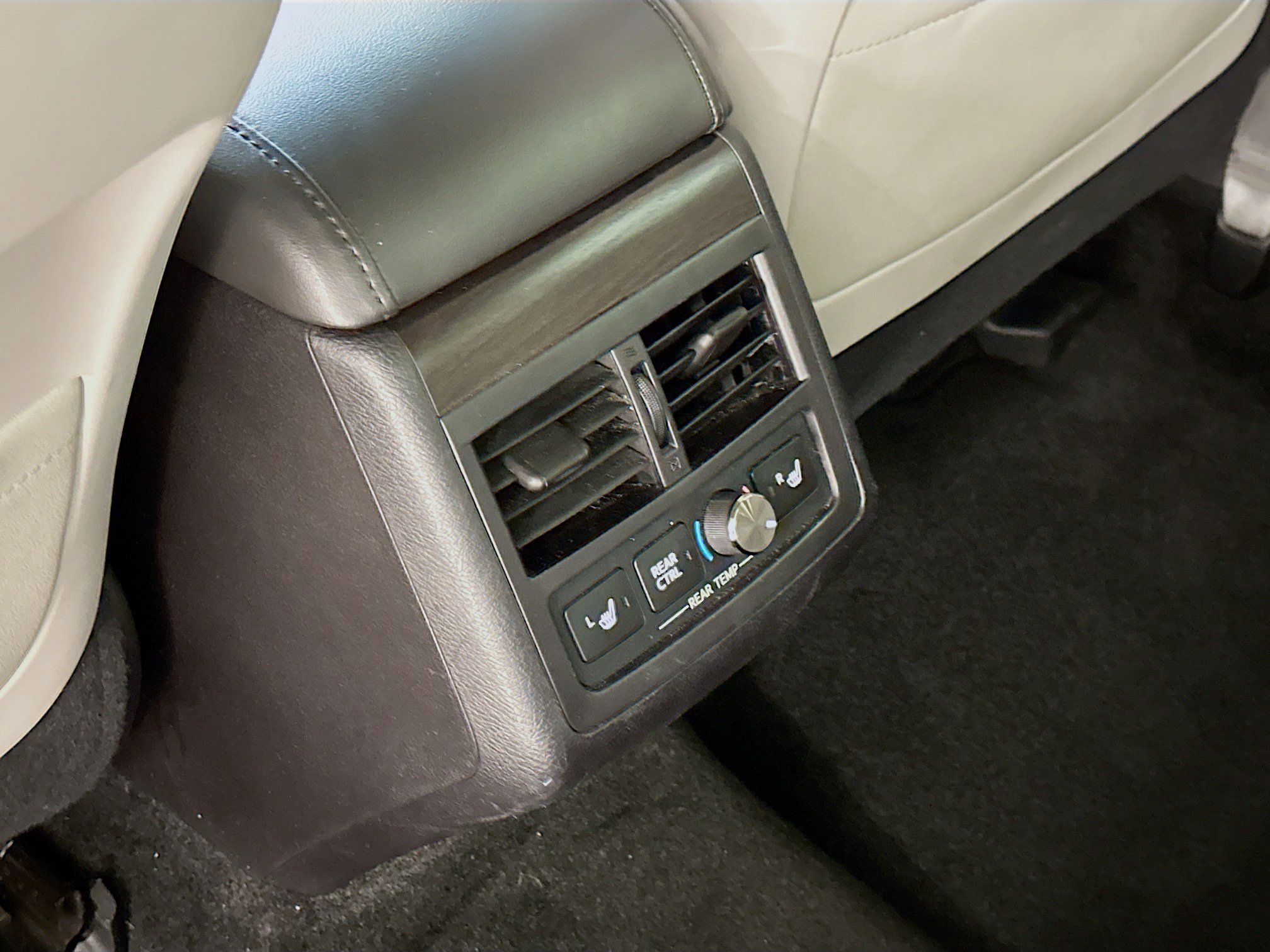 Used 2016 Toyota Avalon Limited image 29