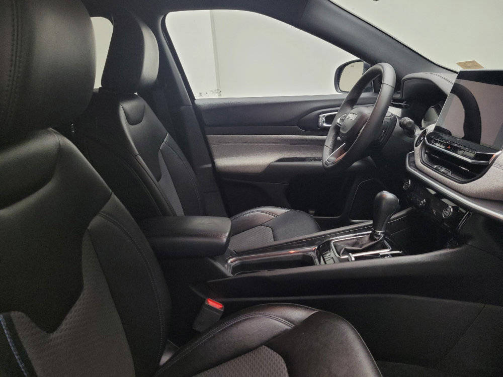 Used 2024 Jeep Compass Latitude w/ Altitude Special Edition image 21