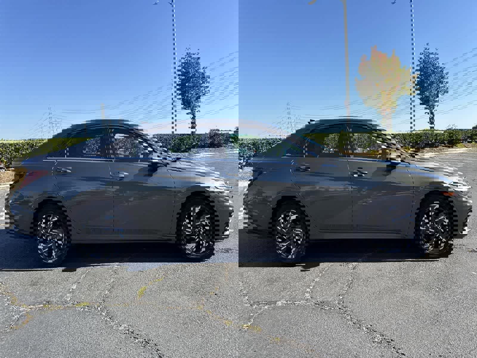 Certified 2025 Hyundai Elantra SEL image 3