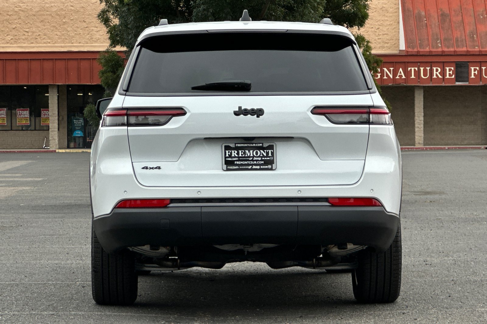 New 2026 Jeep Grand Cherokee L Limited w/ Limited Altitude Package AWD/4WD image 4