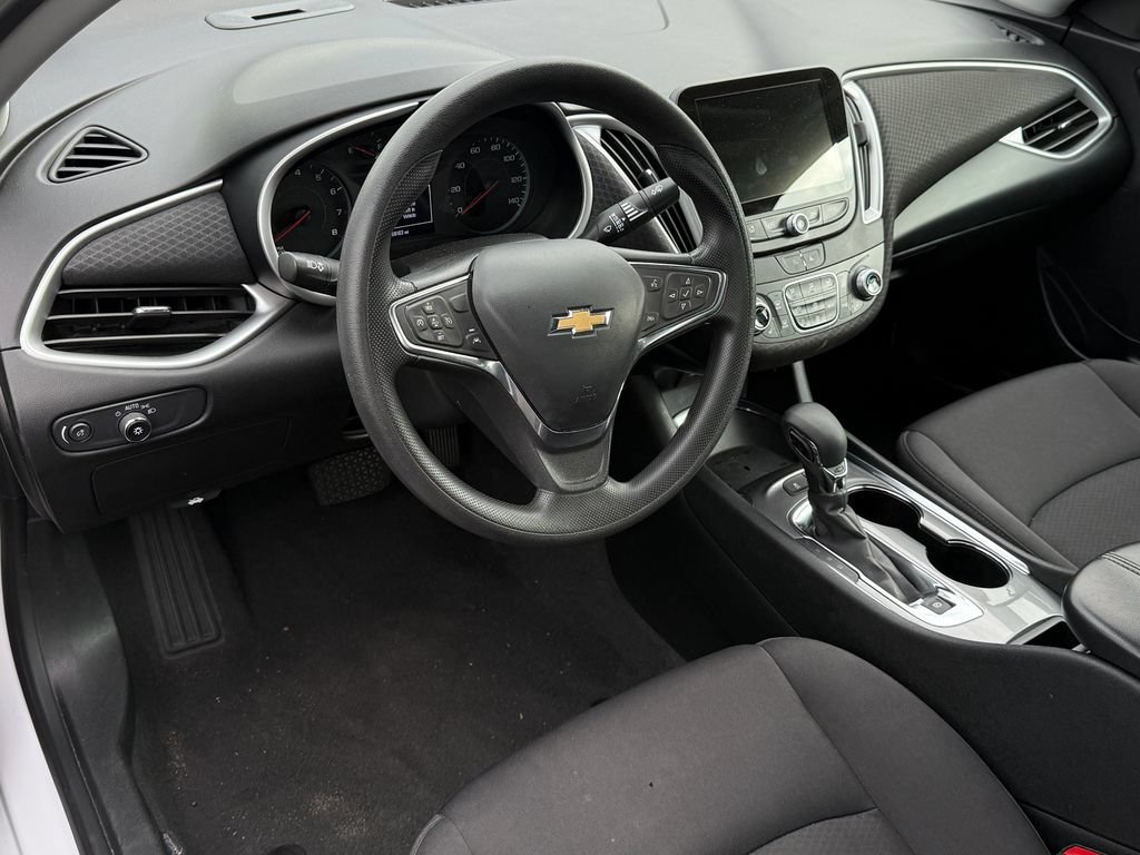 Used 2024 Chevrolet Malibu LT FWD image 3