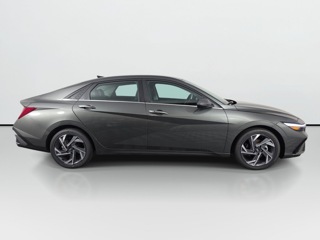 Used 2026 Hyundai Elantra Limited FWD image 7