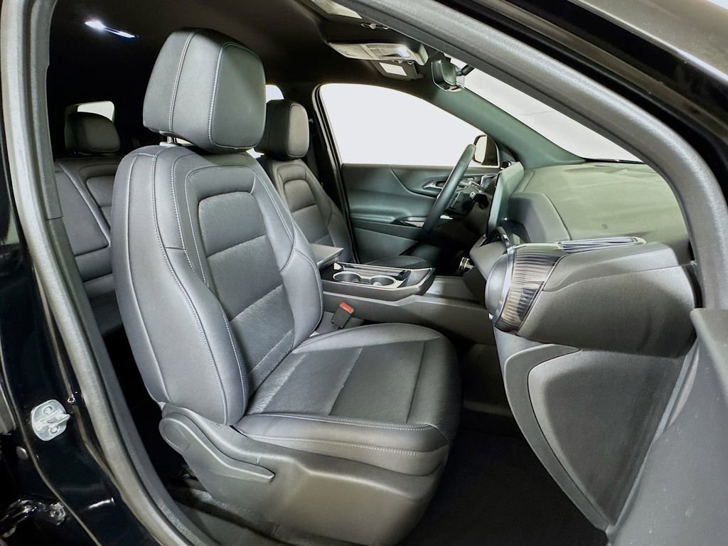 Used 2025 Chevrolet Equinox LT w/ Convenience Package II image 26