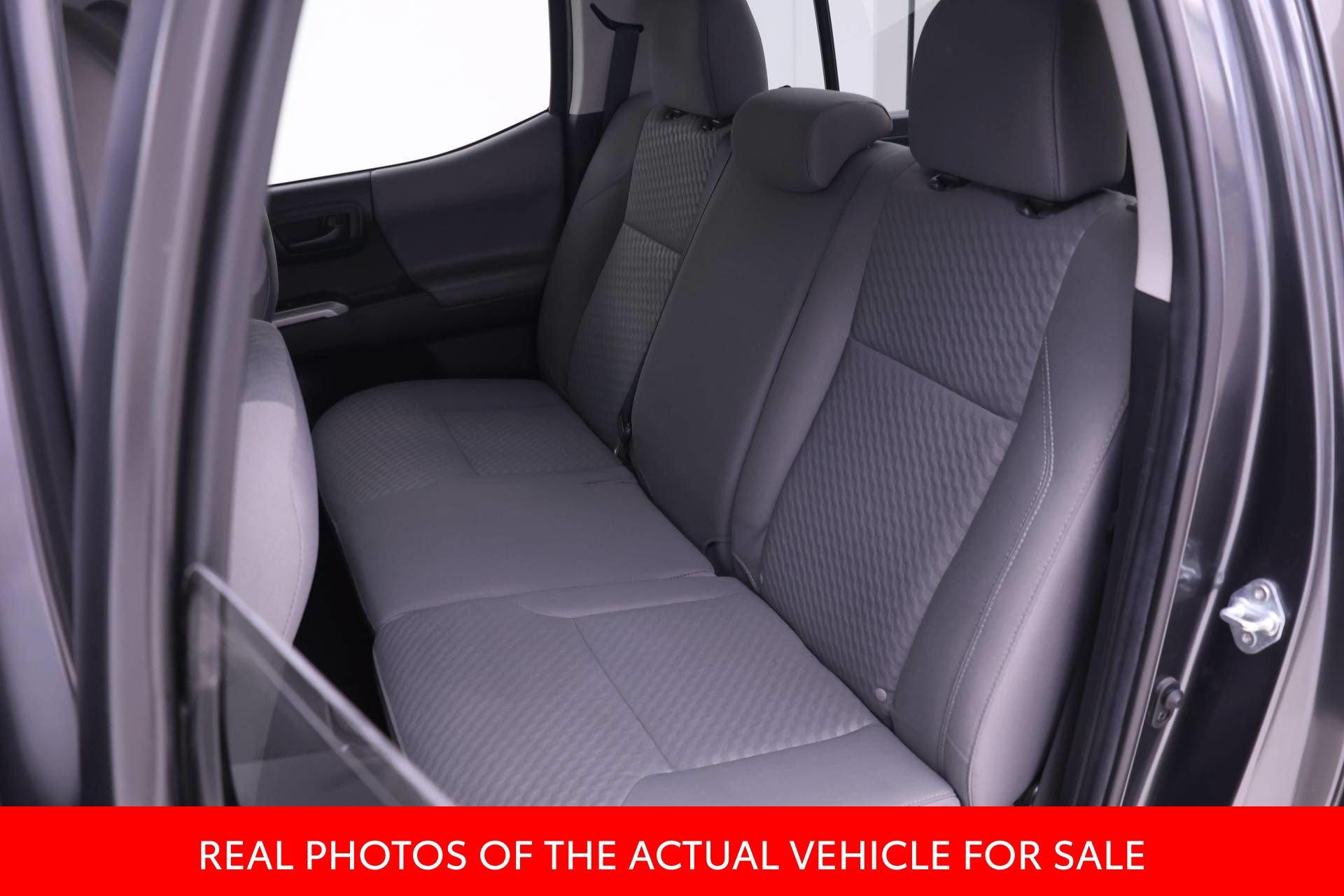 Certified 2022 Toyota Tacoma SR5 AWD/4WD image 10