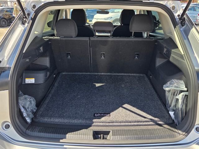 Used 2025 Volkswagen Tiguan S image 11