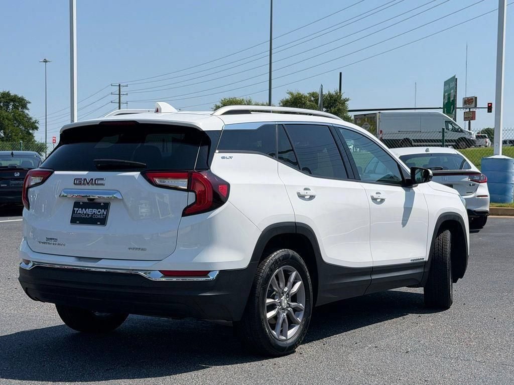 Used 2023 GMC Terrain SLT AWD/4WD image 3