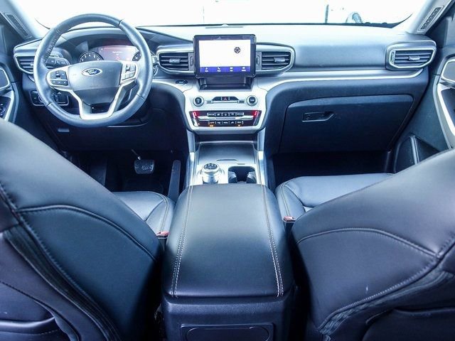 Used 2023 Ford Explorer XLT w/ Equipment Group 202A image 4