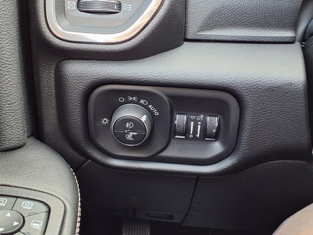 New 2027 RAM 2500 Laramie AWD/4WD image 16