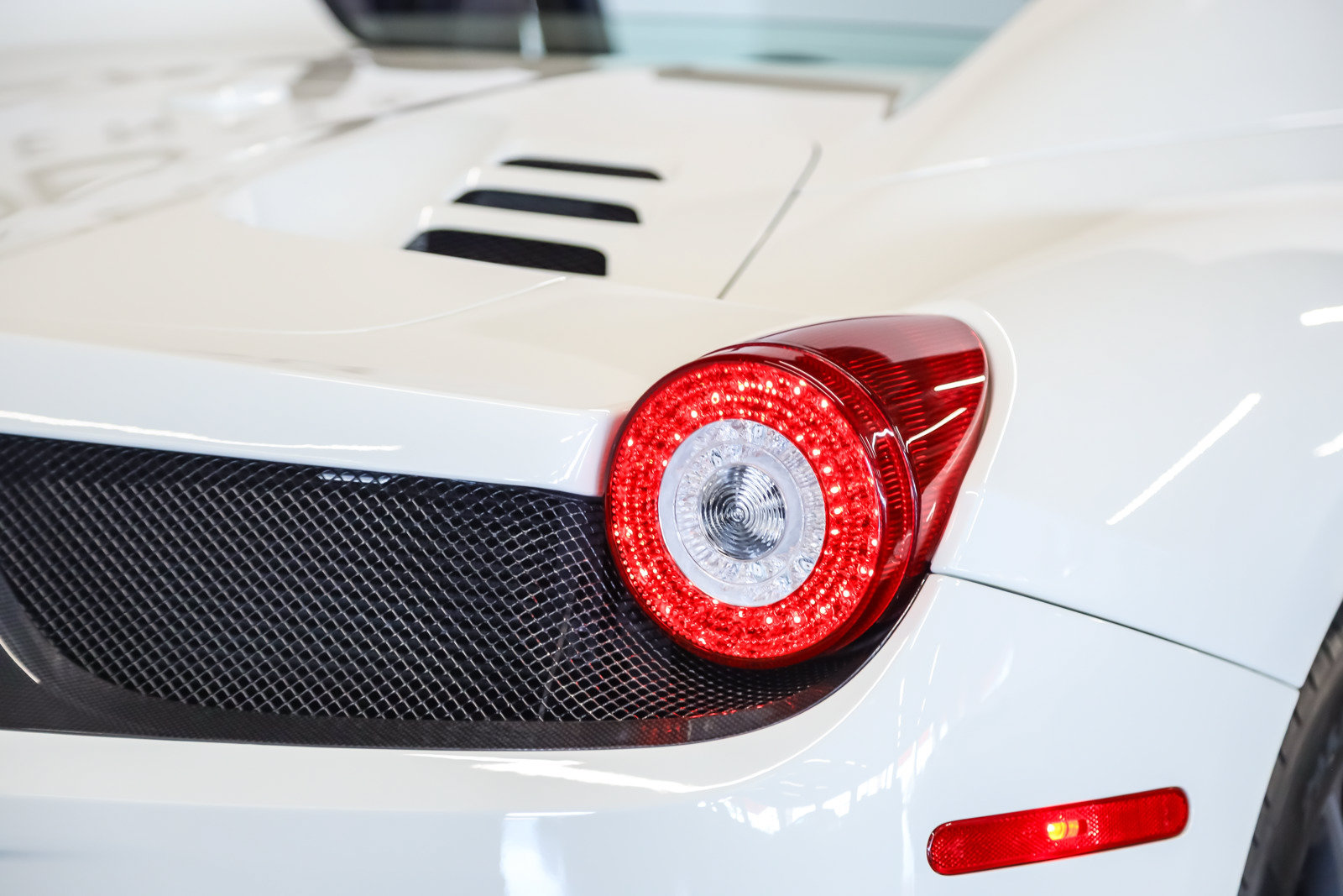 Used 2015 Ferrari 458 Spider RWD image 32