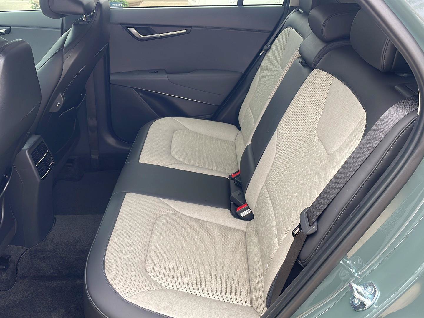 Used 2025 Kia Niro FWD image 7