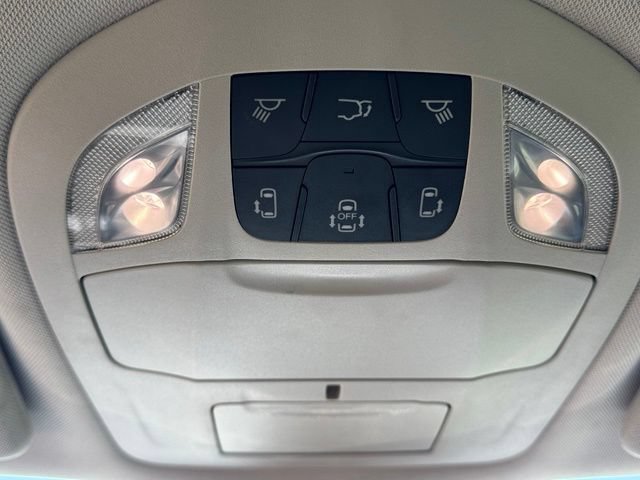 Used 2024 Chrysler Pacifica Touring-L FWD image 19