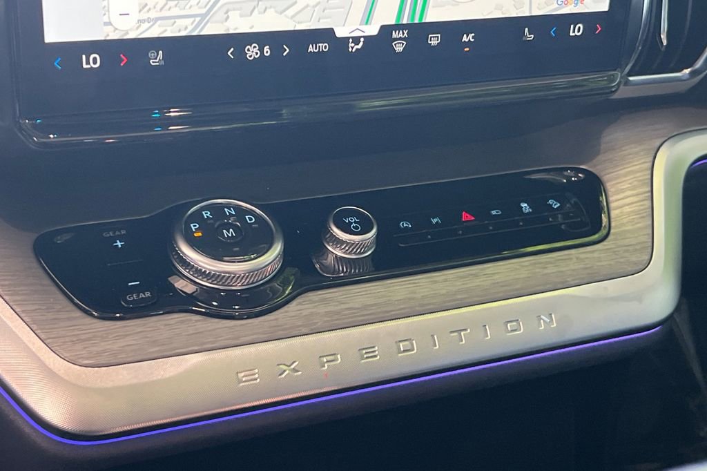 Used 2025 Ford Expedition Platinum image 26