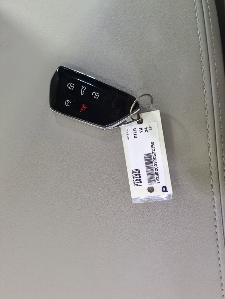 Used 2024 Volkswagen Atlas SE AWD/4WD image 30