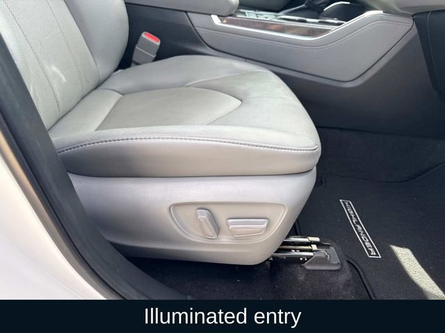 Used 2023 Toyota Highlander Limited image 18