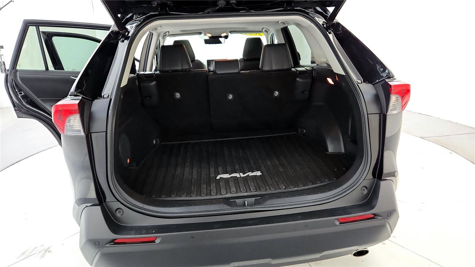 Used 2021 Toyota RAV4 XLE Premium AWD/4WD image 20