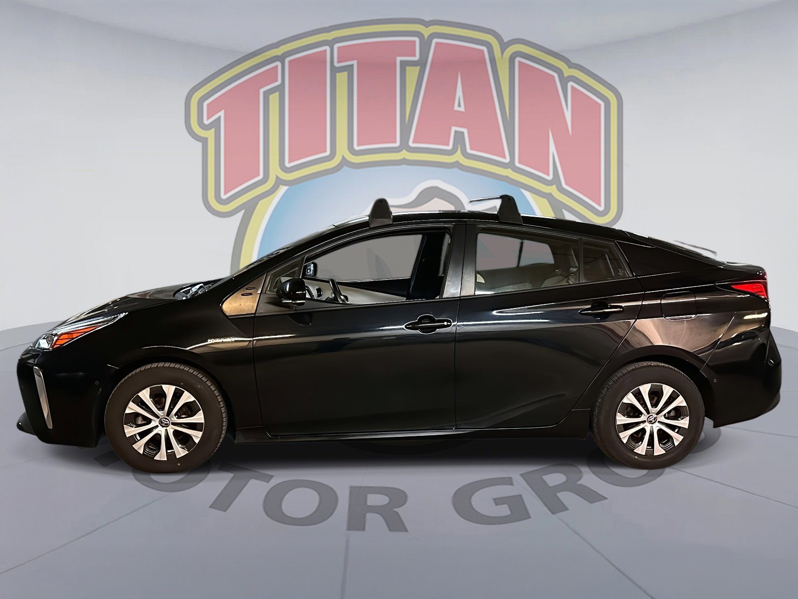 Used 2021 Toyota Prius XLE image 2