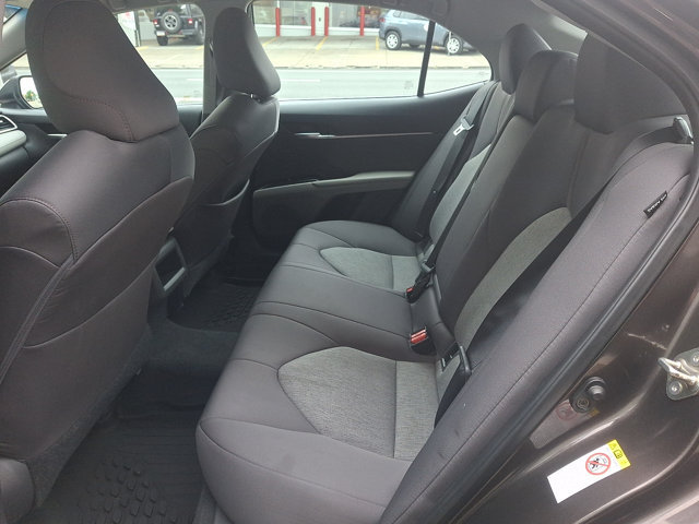 Used 2018 Toyota Camry LE FWD image 10