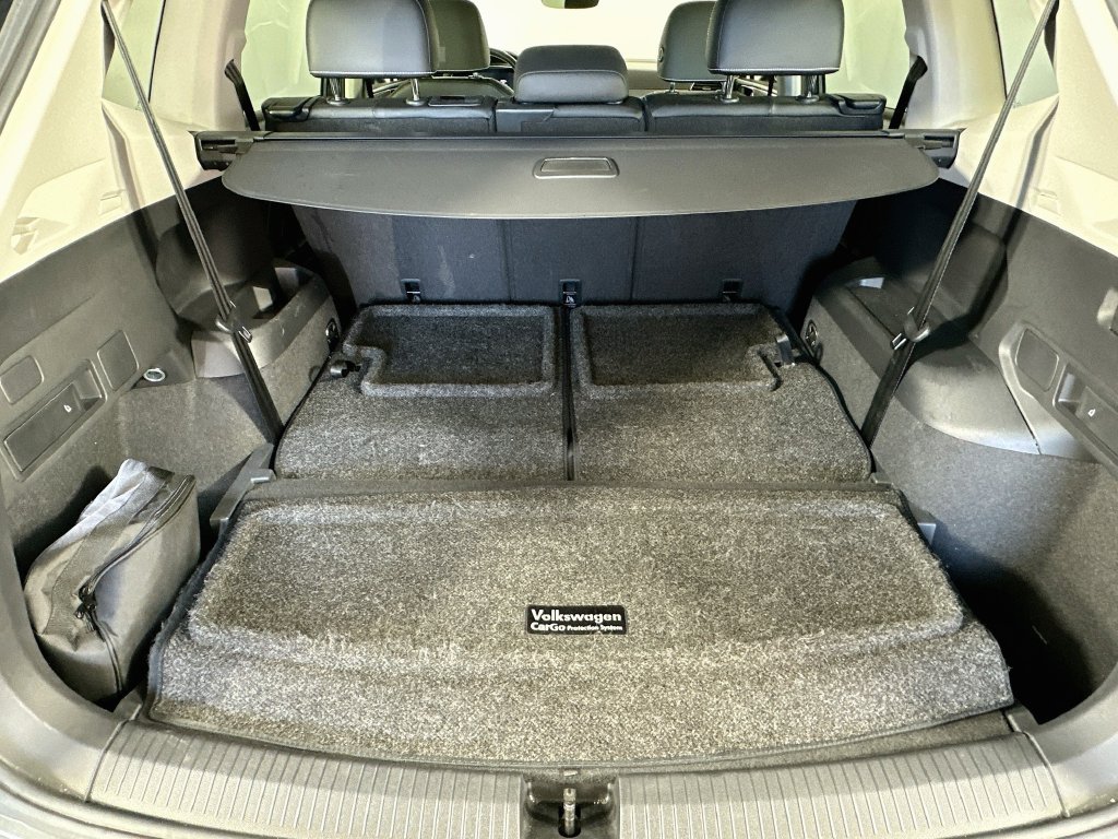 Used 2023 Volkswagen Tiguan SE w/ Panoramic Sunroof Package FWD image 34
