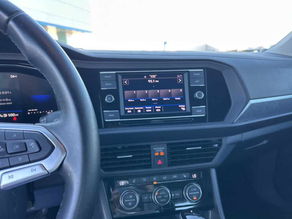 Used 2024 Volkswagen Jetta SE FWD image 19