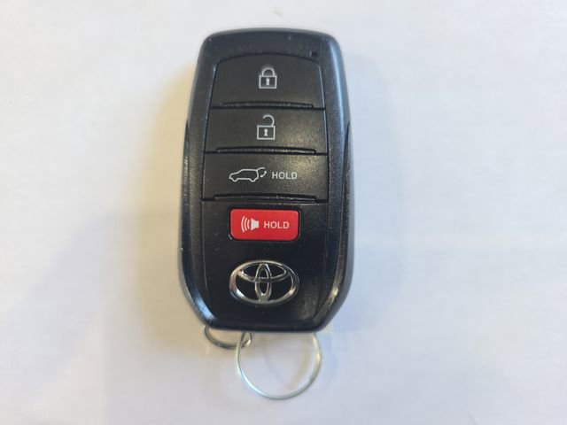 Used 2022 Toyota Corolla Cross XLE w/ Convenience Package FWD image 9