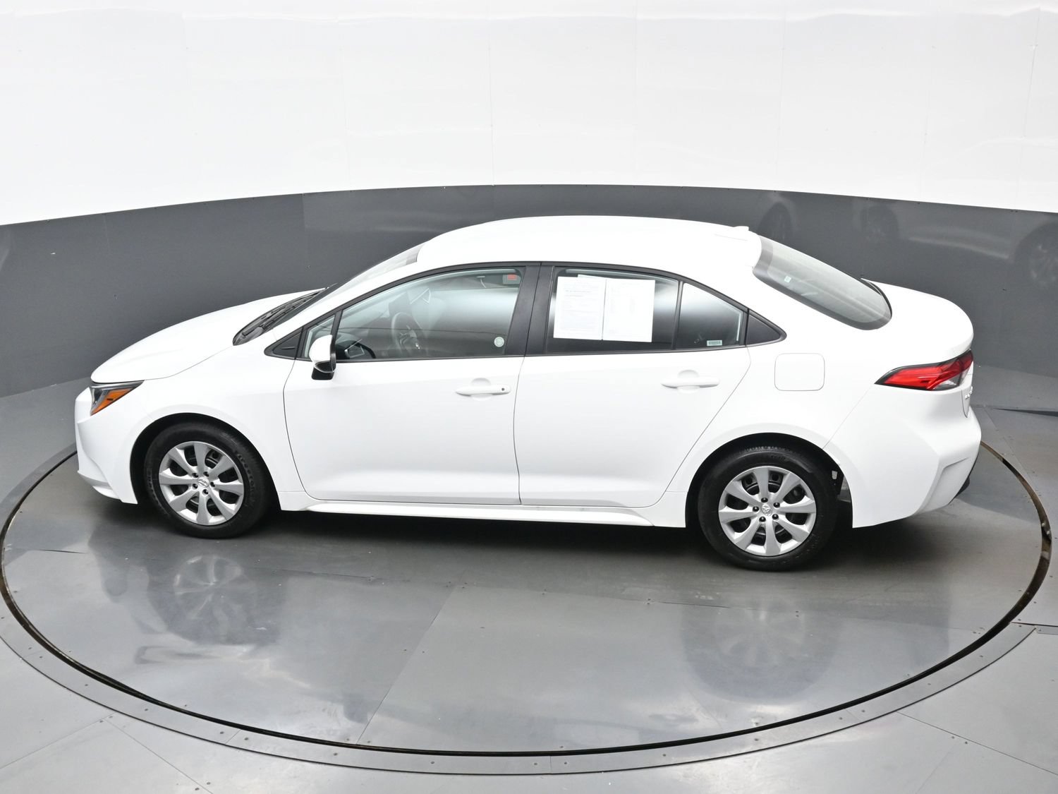Used 2025 Toyota Corolla LE FWD image 35