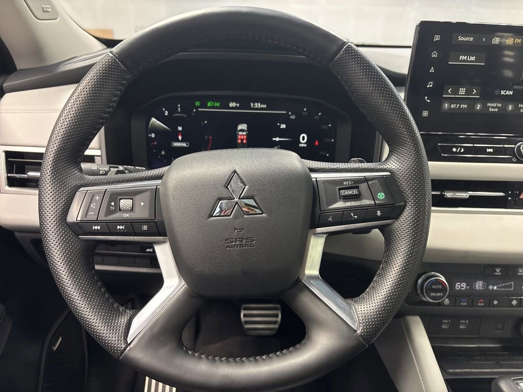 Used 2025 Mitsubishi Outlander SEL image 43