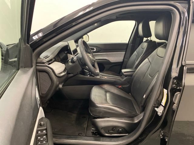 Used 2023 Jeep Compass Latitude w/ Sun and Sound Group AWD/4WD image 9