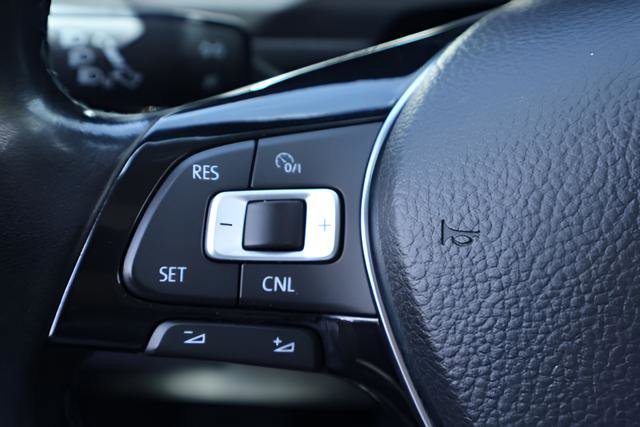 Used 2018 Volkswagen Tiguan SE w/ Panoramic Sunroof Package FWD image 24