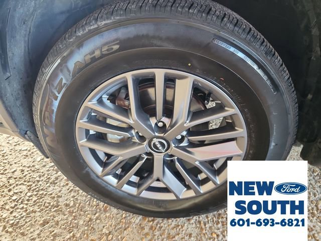 Used 2024 Nissan Rogue S image 32