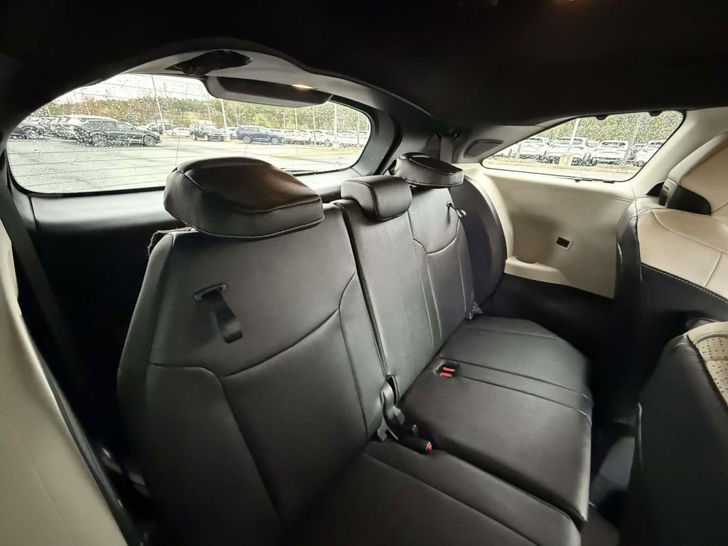 Used 2026 Toyota Sienna Platinum image 19