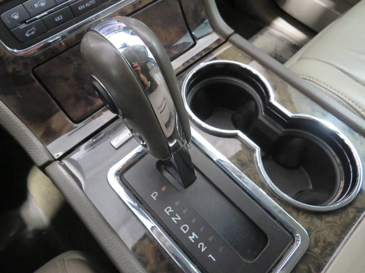 Used 2015 Lincoln Navigator 4WD image 25