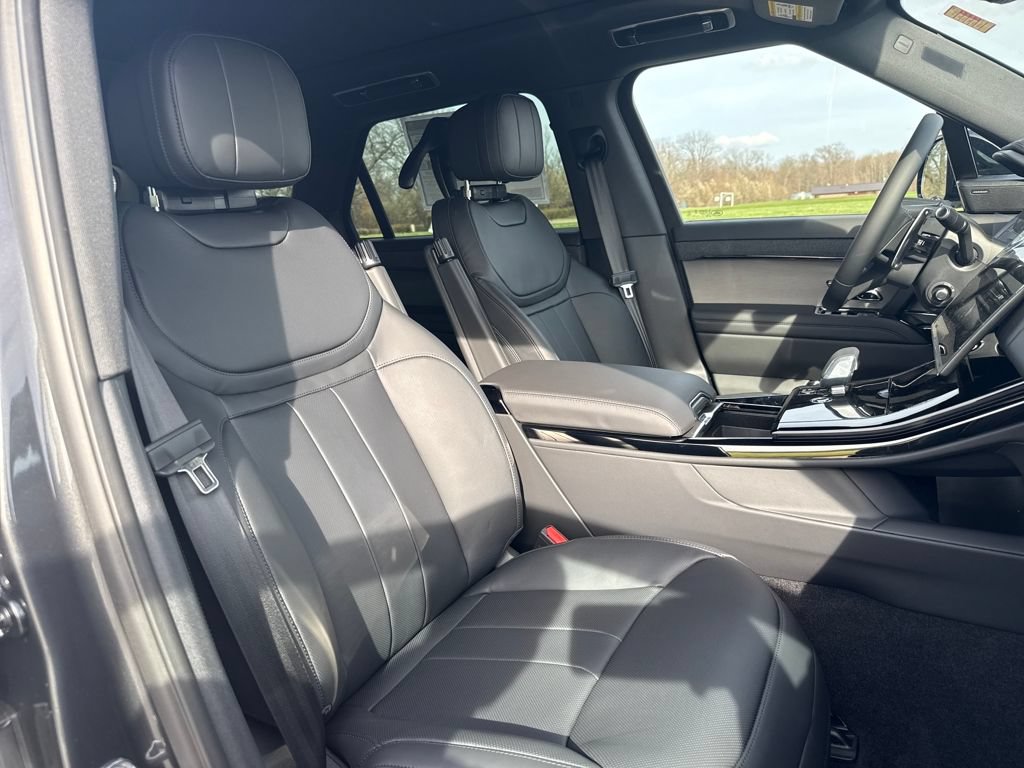New 2026 Land Rover Range Rover Sport SE AWD/4WD image 16