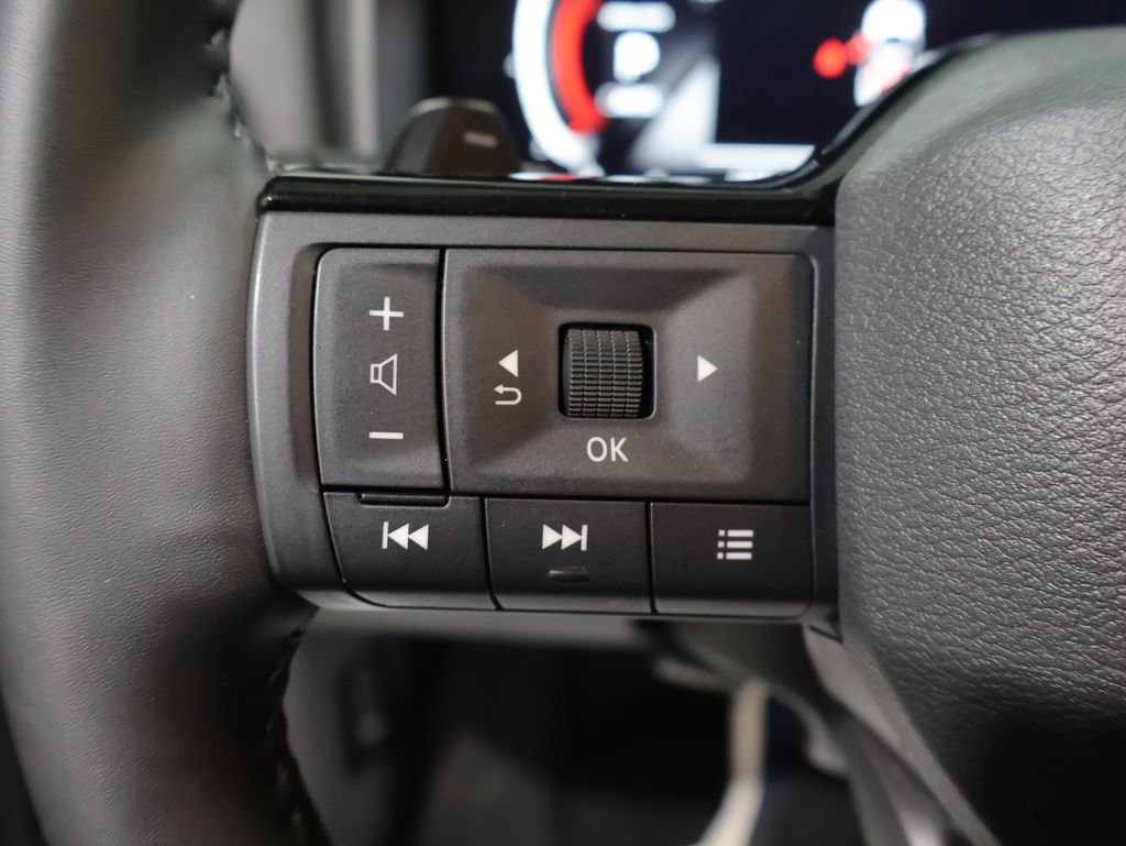 Used 2025 Nissan Rogue SL w/ SL Premium Package image 39