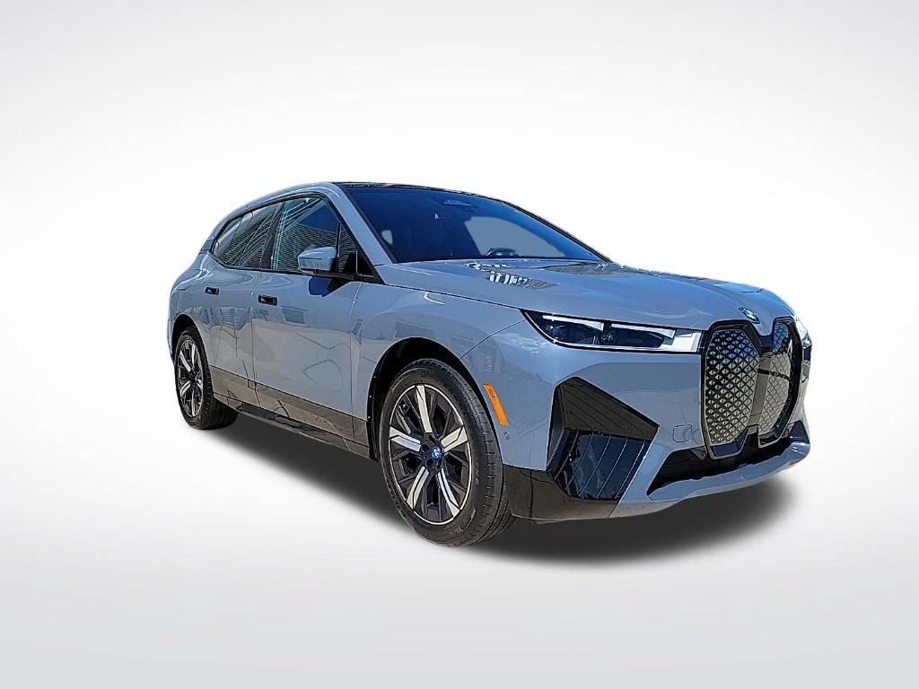 Used 2023 BMW iX xDrive50 w/ Sport Package AWD/4WD image 7