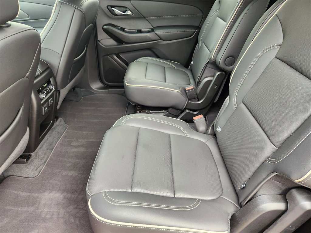 Used 2023 Chevrolet Traverse Premier image 33