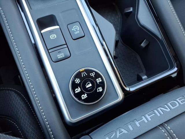 Certified 2025 Nissan Pathfinder SV image 25