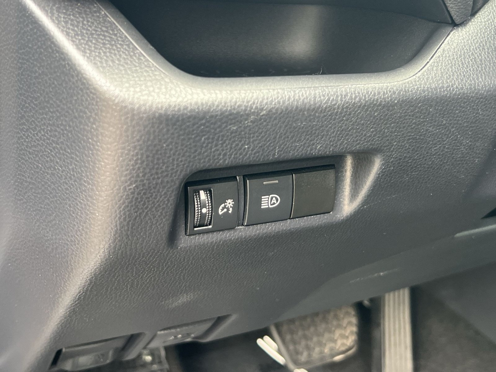 Used 2019 Toyota RAV4 LE AWD/4WD image 31