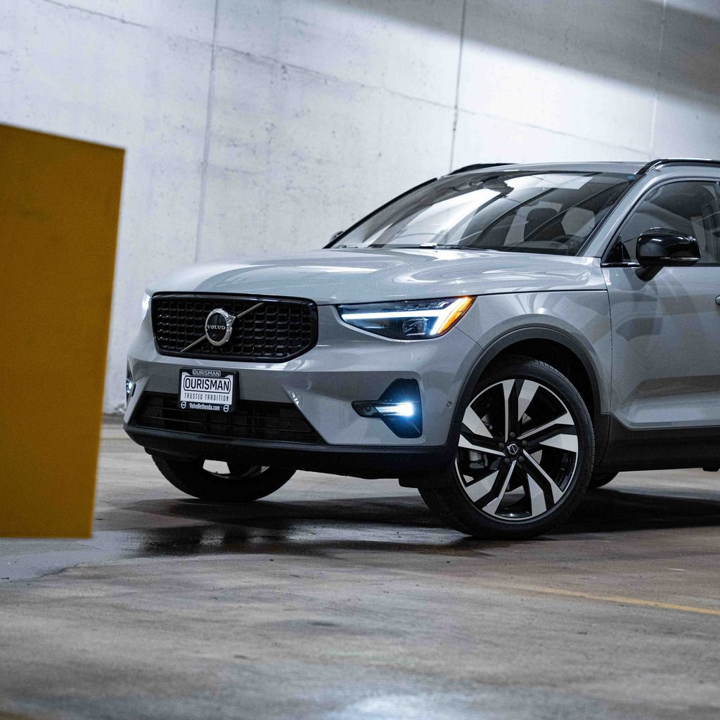 New 2026 Volvo XC40 B5 Ultra w/ Protection Package Premier AWD/4WD image 2