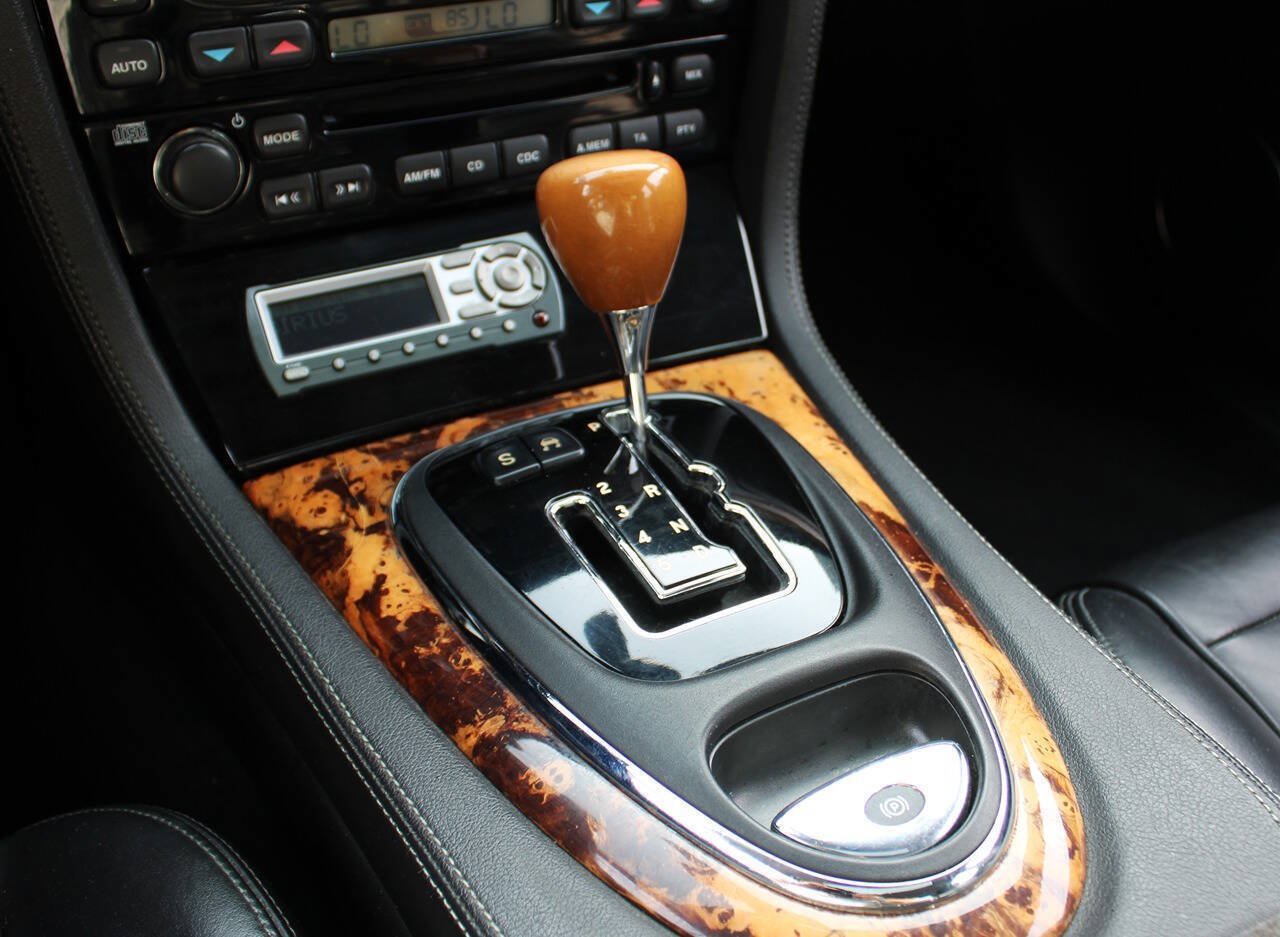 Used 2007 Jaguar XJ8 L RWD image 28