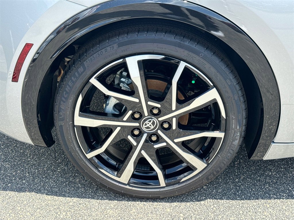 New 2025 Toyota Prius XSE image 17