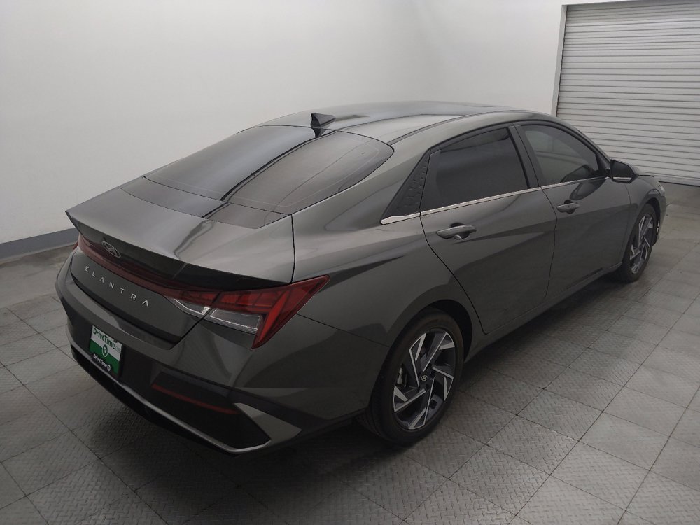 Used 2025 Hyundai Elantra SEL FWD image 9